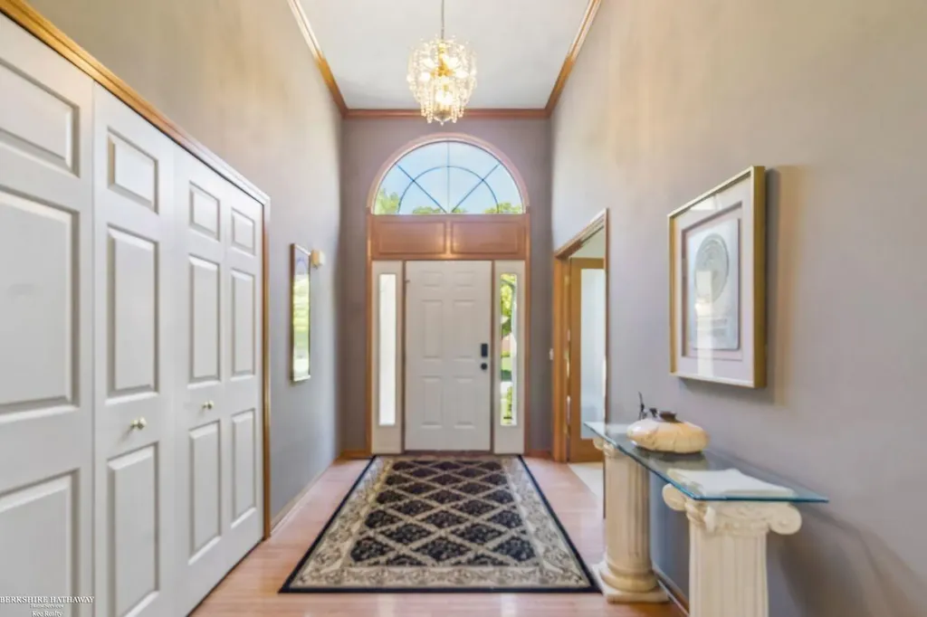 52688 Clinton Oak Lane Shelby Charter Township MI 48316
