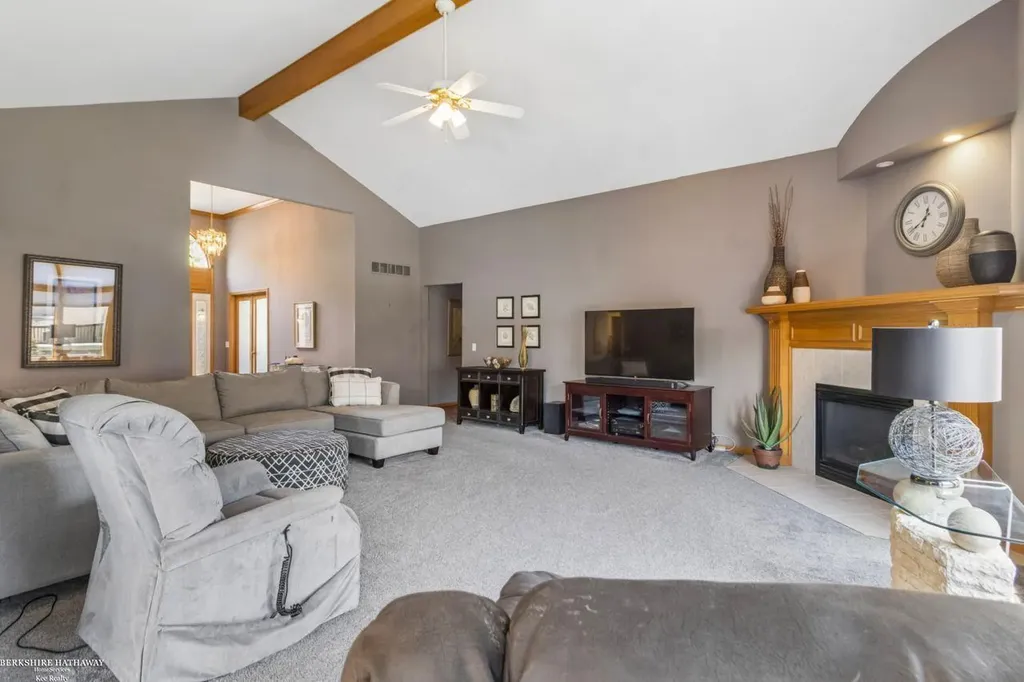 52688 Clinton Oak Lane Shelby Charter Township MI 48316