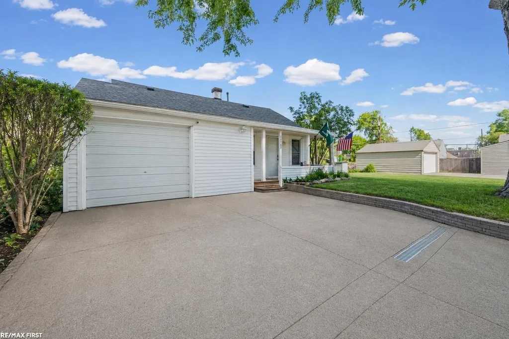 26769 Barrington Street Madison Heights City MI 48071