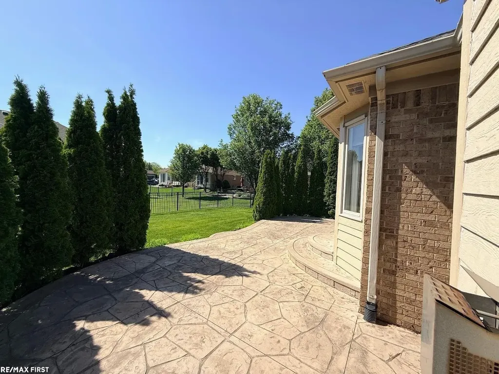 54419 Maple Leaf Drive New Baltimore City MI 48047