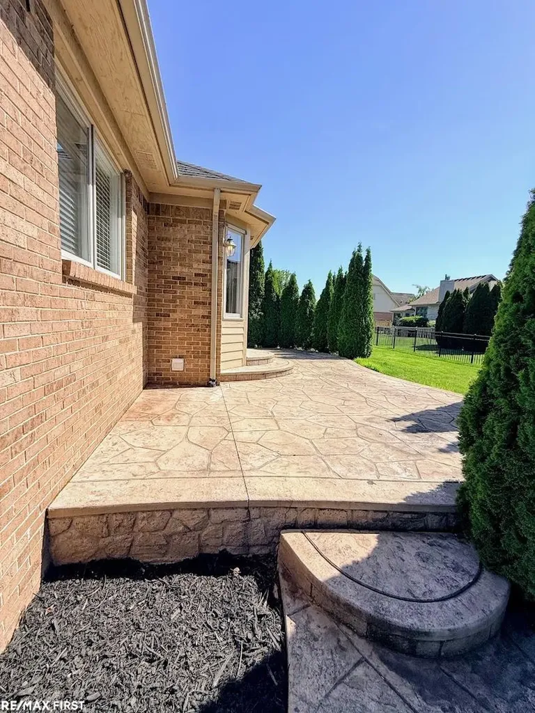 54419 Maple Leaf Drive New Baltimore City MI 48047