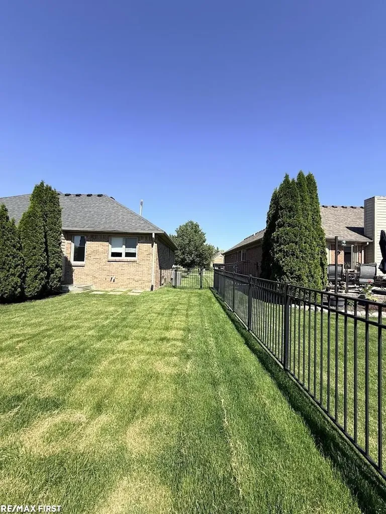 54419 Maple Leaf Drive New Baltimore City MI 48047