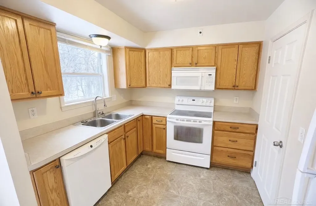 621 Bradley Avenue Flint City MI 48503