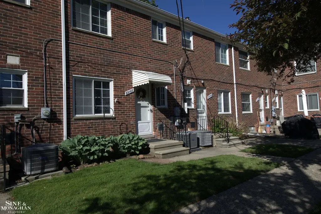 23107 Arthur Court St. Clair Shores City MI 48080
