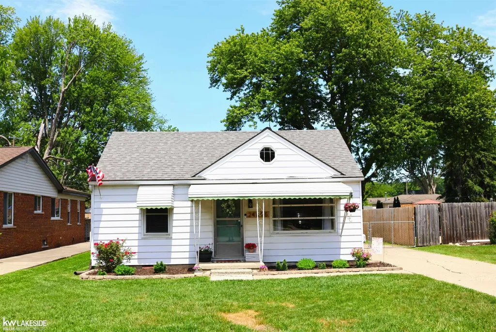 24695 Trombley Street Harrison Charter Township MI 48045