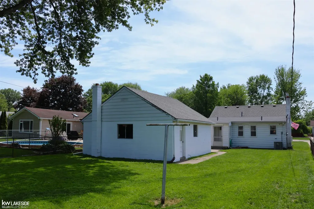 24695 Trombley Street Harrison Charter Township MI 48045