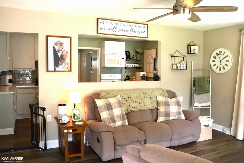 24695 Trombley Street Harrison Charter Township MI 48045