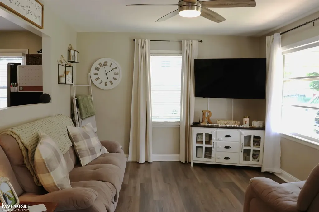24695 Trombley Street Harrison Charter Township MI 48045
