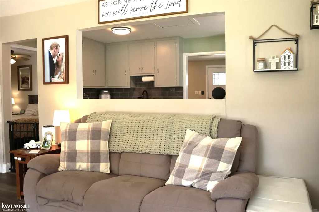 24695 Trombley Street Harrison Charter Township MI 48045