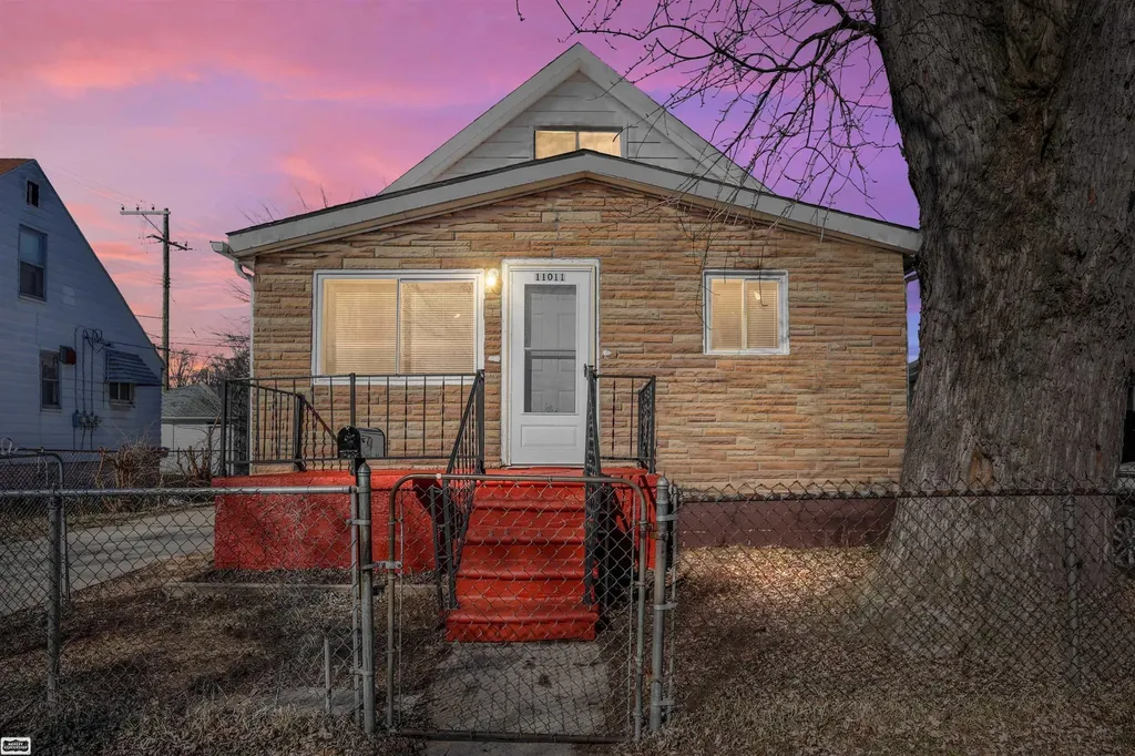 11011 Dodge Avenue Warren City MI 48089