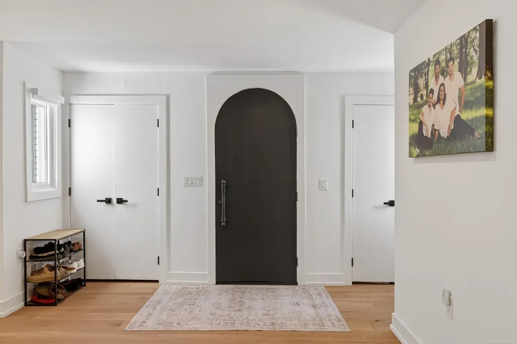 300 Camelot Way Oakland Charter Township MI 48306