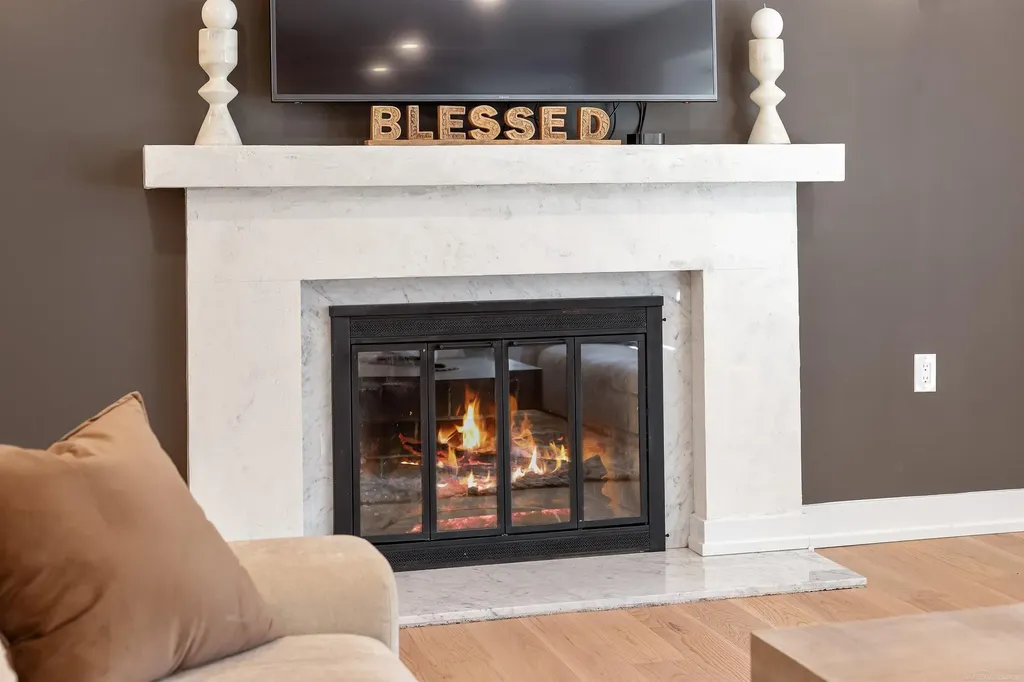 300 Camelot Way Oakland Charter Township MI 48306