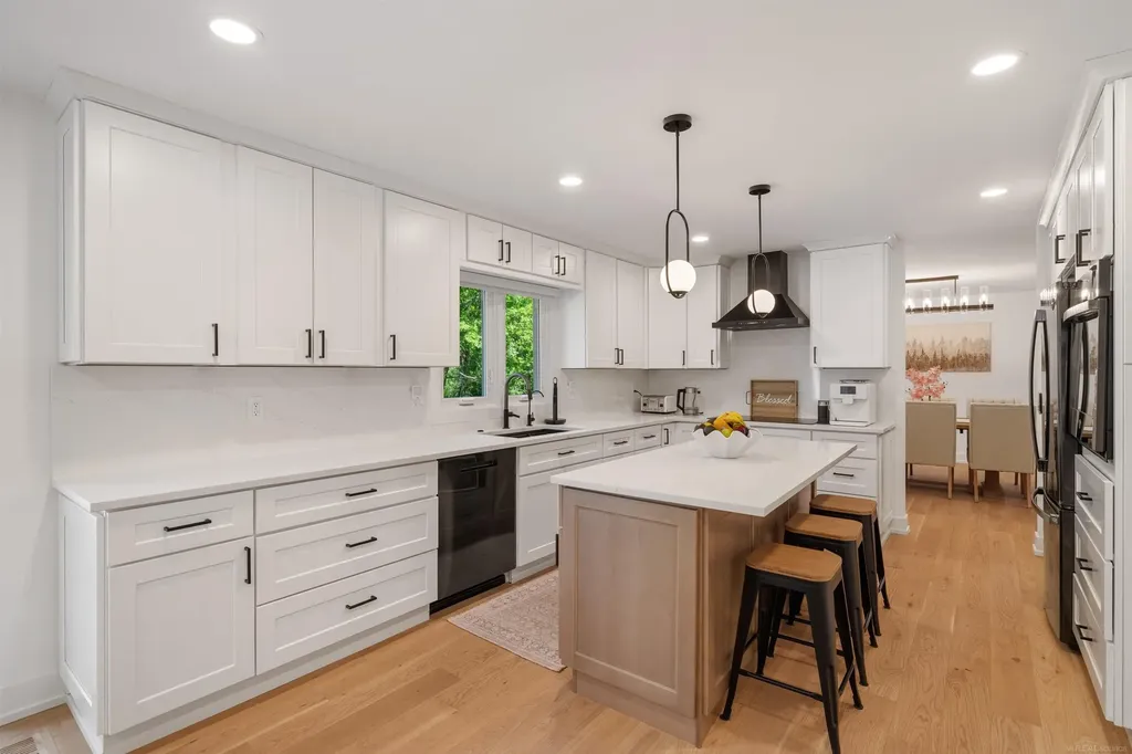 300 Camelot Way Oakland Charter Township MI 48306