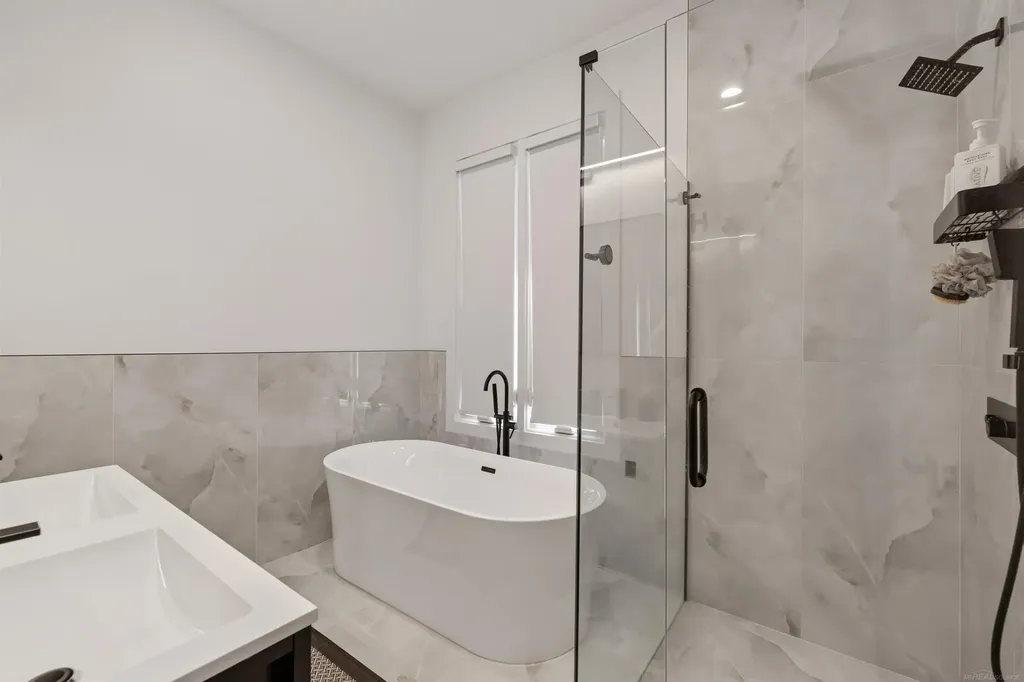 300 Camelot Way Oakland Charter Township MI 48306