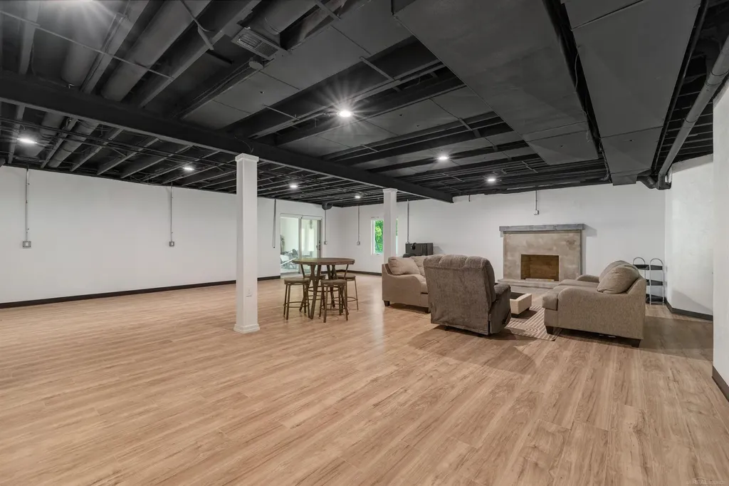 300 Camelot Way Oakland Charter Township MI 48306