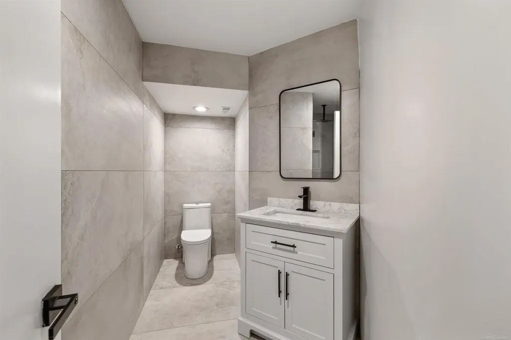 300 Camelot Way Oakland Charter Township MI 48306