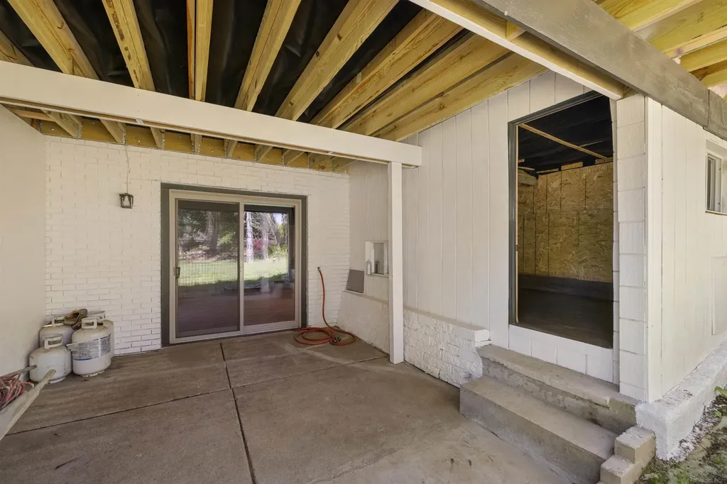 300 Camelot Way Oakland Charter Township MI 48306