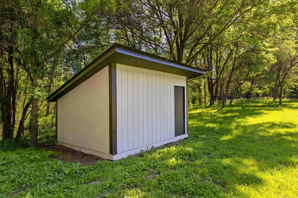 300 Camelot Way Oakland Charter Township MI 48306