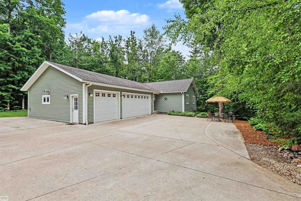 7903 Macatawa Trail Gaylord City MI 49735