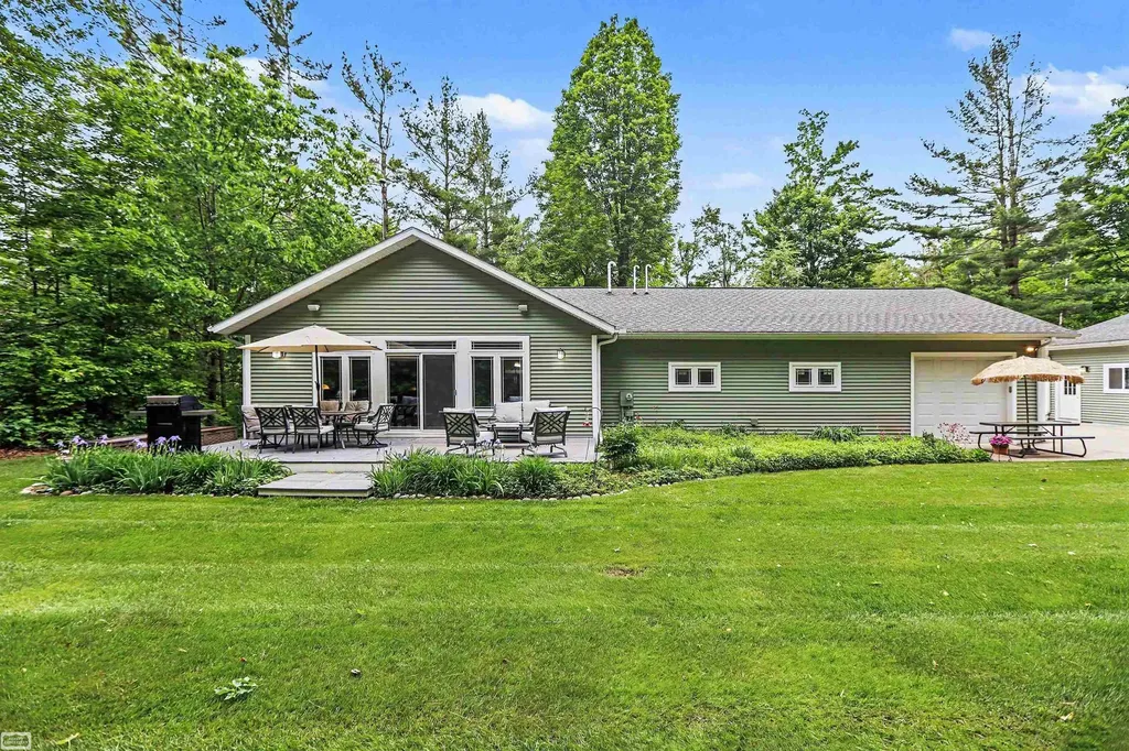 7903 Macatawa Trail Gaylord City MI 49735