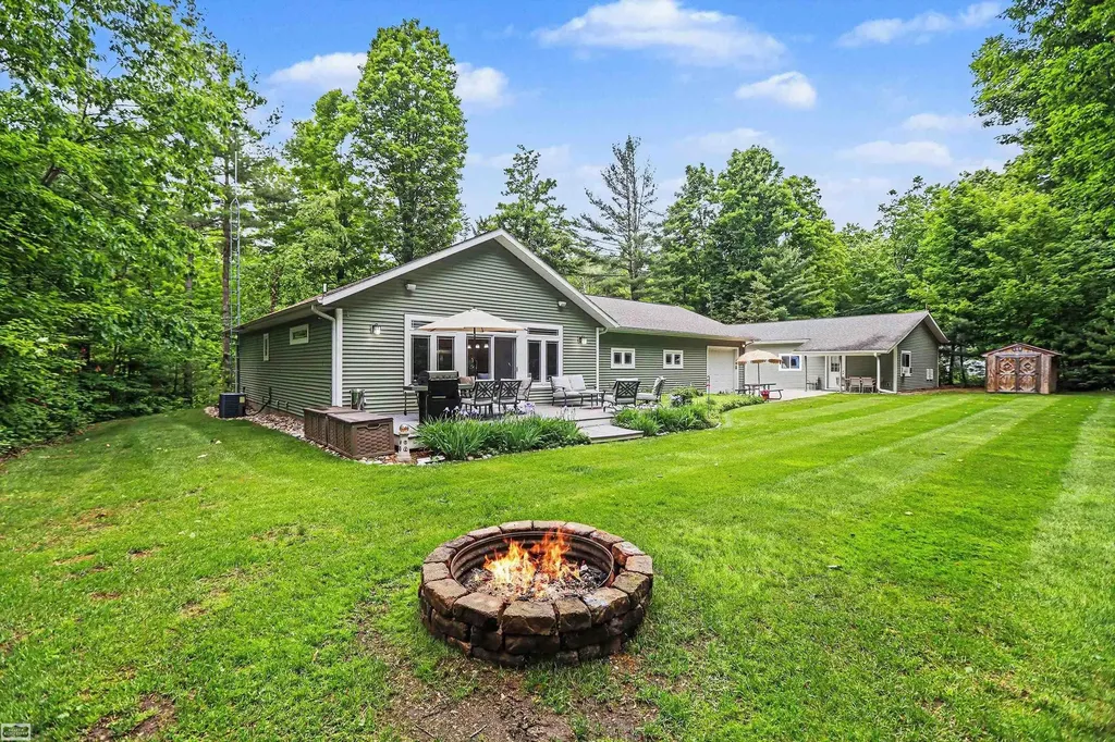 7903 Macatawa Trail Gaylord City MI 49735