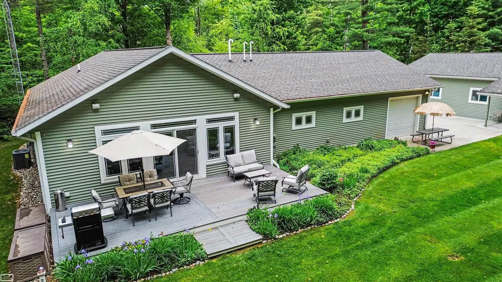 7903 Macatawa Trail Gaylord City MI 49735