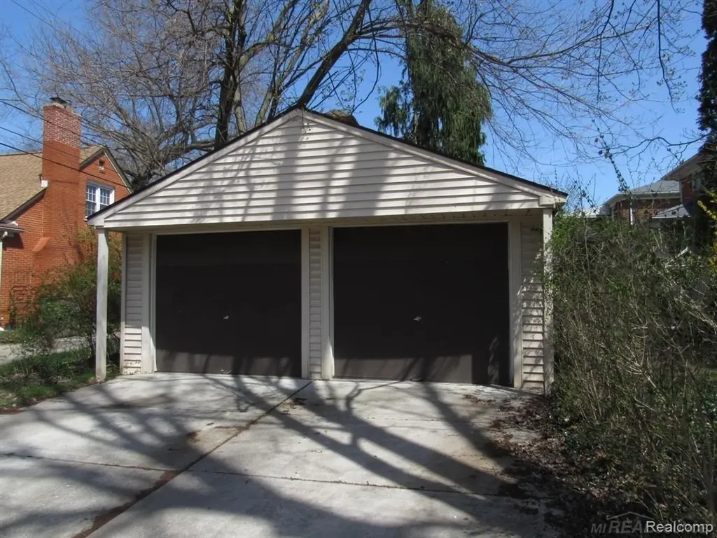 326 Catalpa Drive Royal Oak City MI 48067