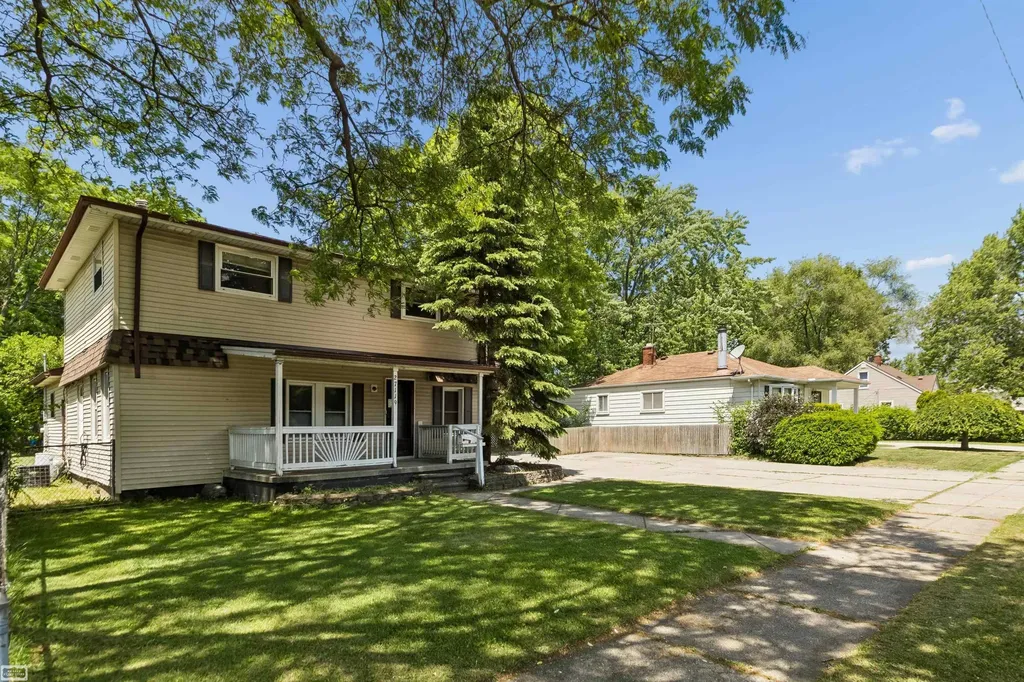 27119 Blum Street Roseville City MI 48066