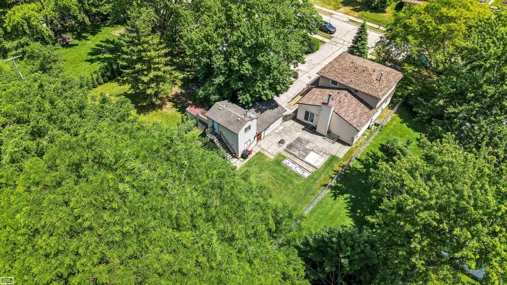 27119 Blum Street Roseville City MI 48066