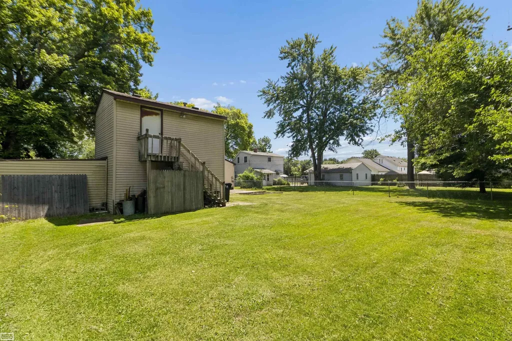 27119 Blum Street Roseville City MI 48066