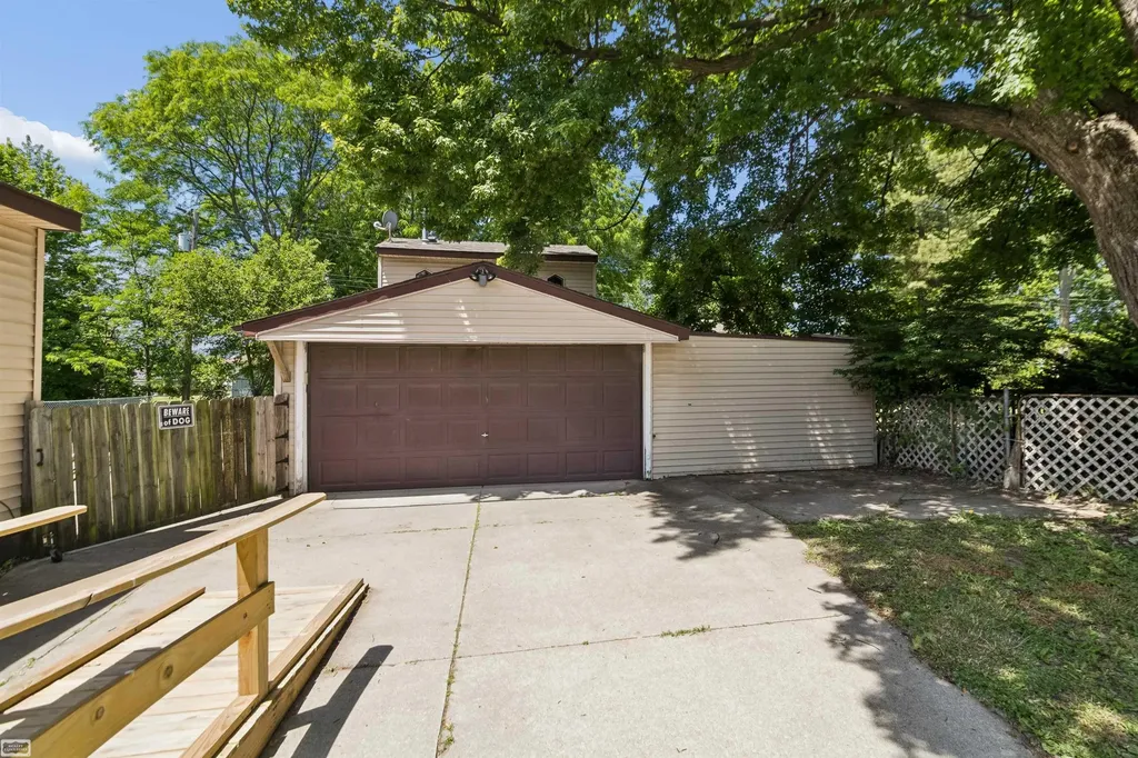 27119 Blum Street Roseville City MI 48066