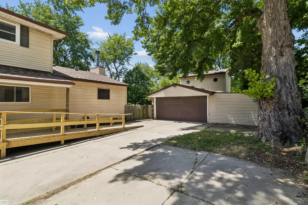27119 Blum Street Roseville City MI 48066