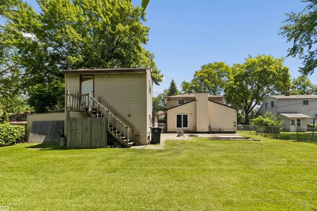 27119 Blum Street Roseville City MI 48066