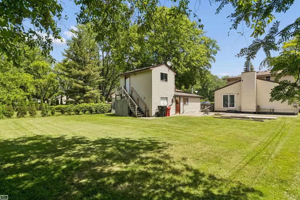 27119 Blum Street Roseville City MI 48066