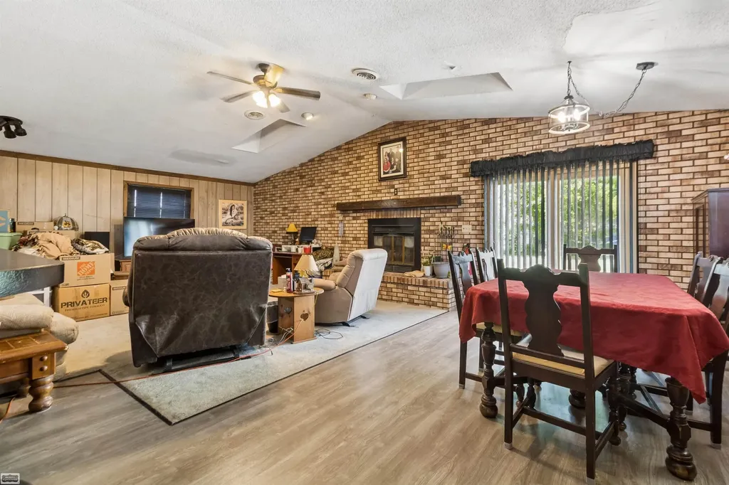 27119 Blum Street Roseville City MI 48066