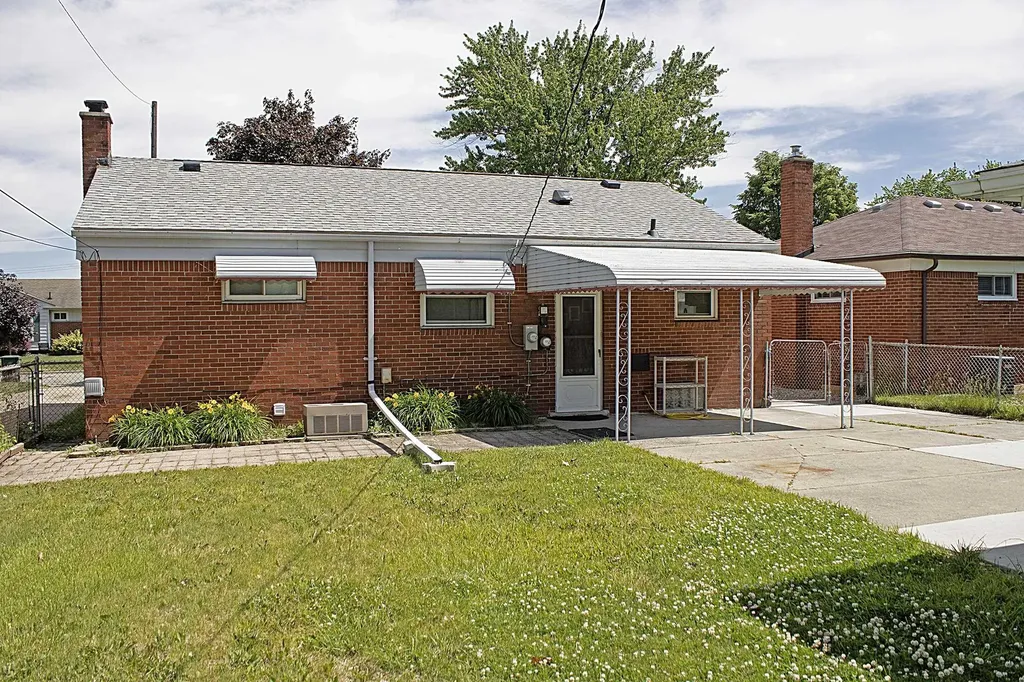 19836 Shady Lane Avenue St. Clair Shores City MI 48080