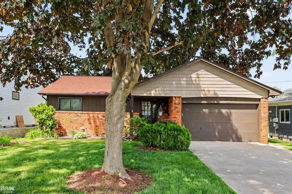 142 Channelsyde Dr Drive Algonac City MI 48001
