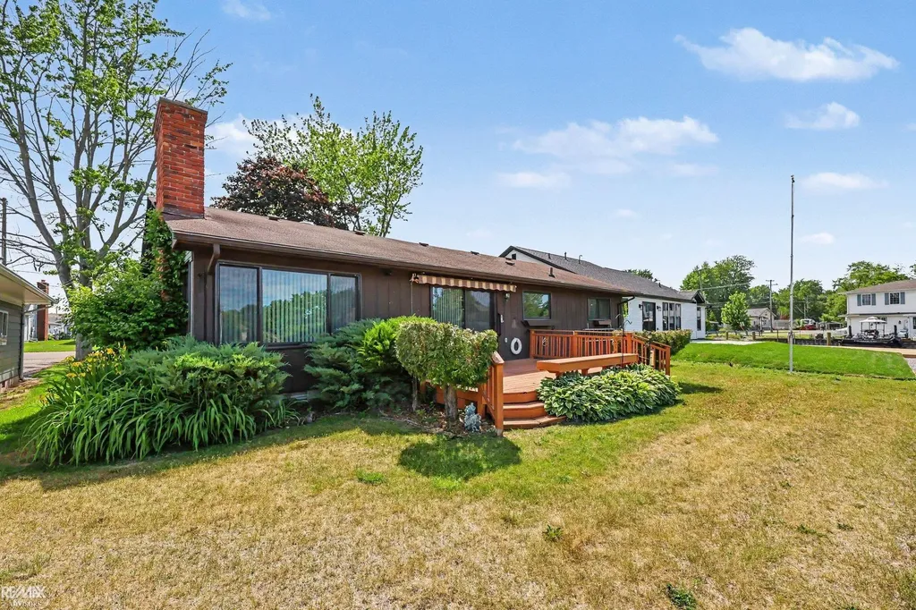142 Channelsyde Dr Drive Algonac City MI 48001