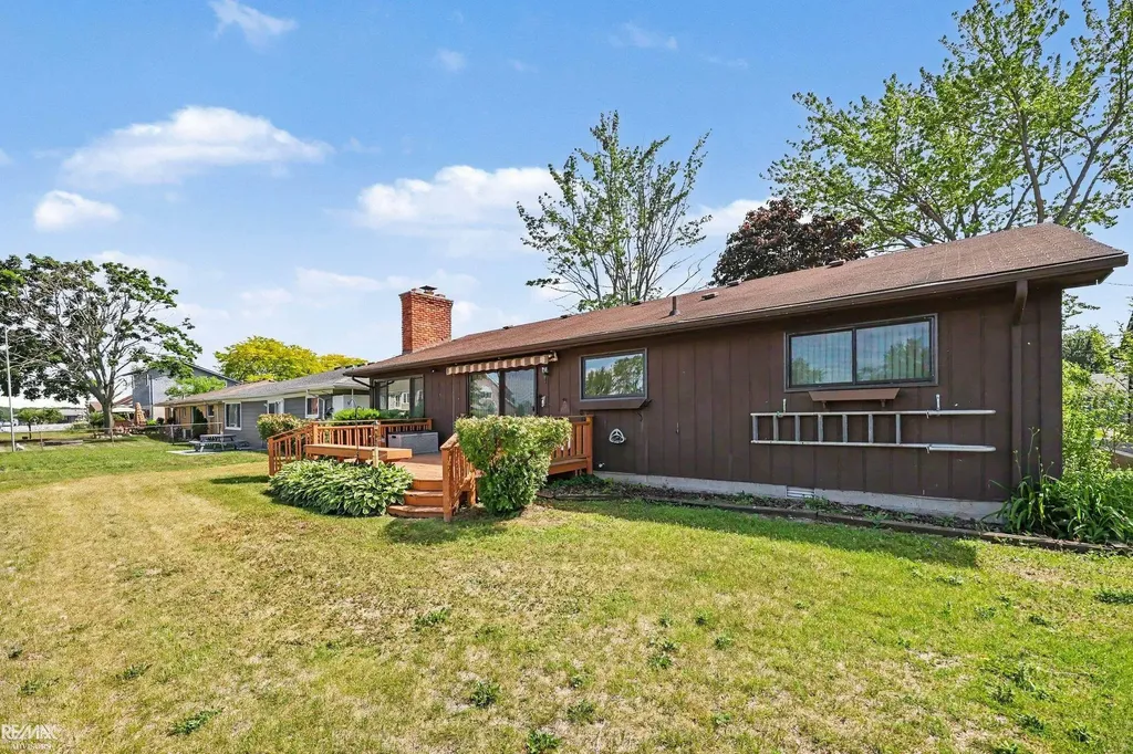 142 Channelsyde Dr Drive Algonac City MI 48001