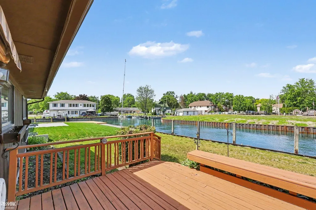142 Channelsyde Dr Drive Algonac City MI 48001