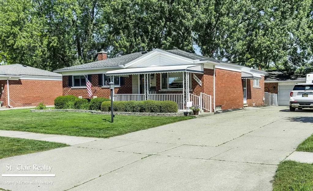 14905 Chippewa Drive Warren City MI 48088