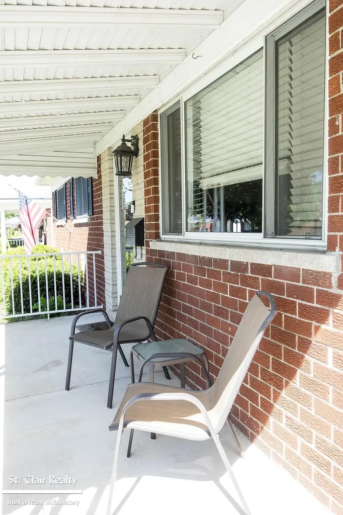14905 Chippewa Drive Warren City MI 48088