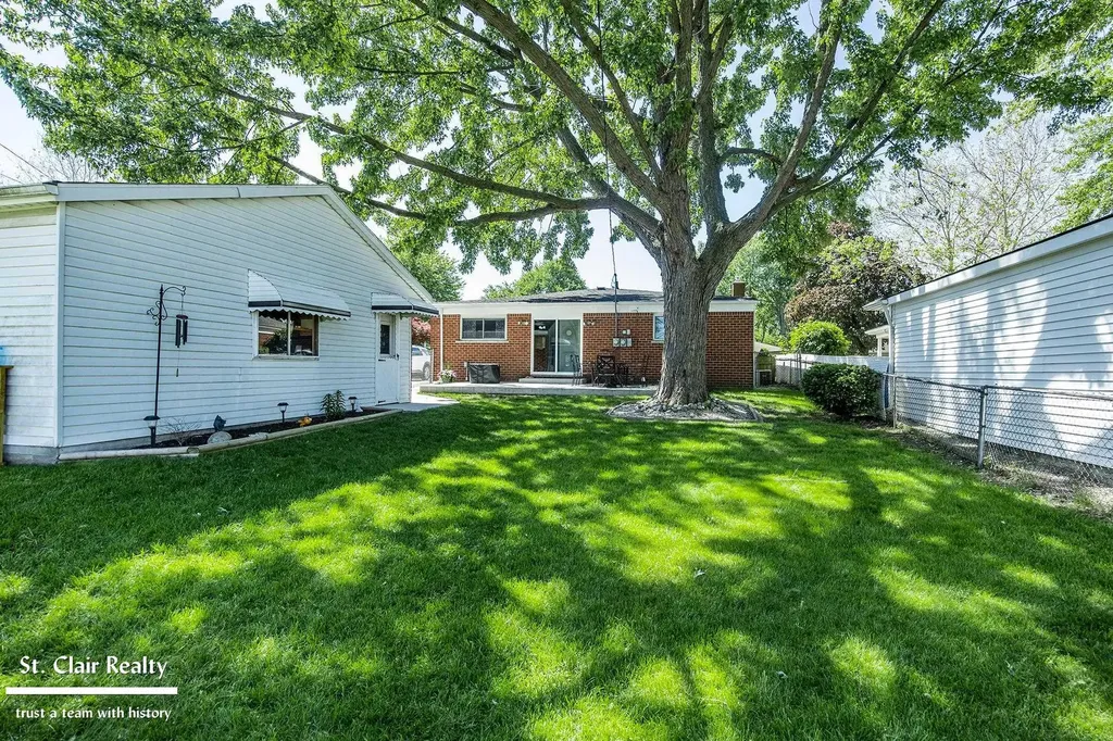 14905 Chippewa Drive Warren City MI 48088
