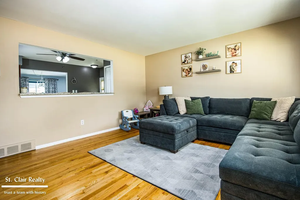 14905 Chippewa Drive Warren City MI 48088
