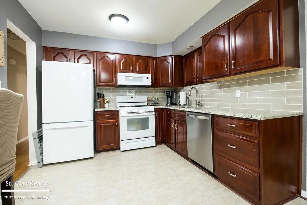 14905 Chippewa Drive Warren City MI 48088