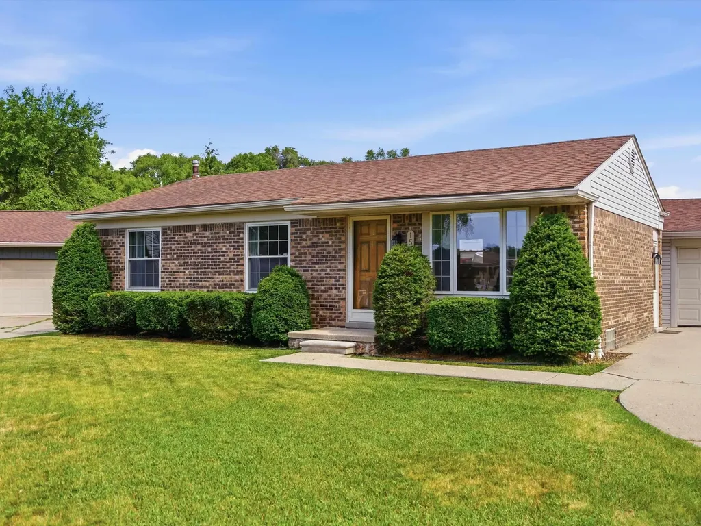 15637 Cox Street Clinton Charter Township MI 48038