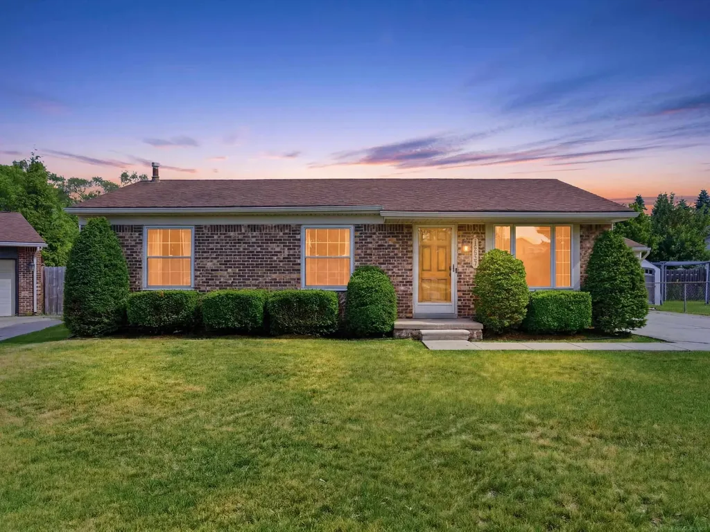 15637 Cox Street Clinton Charter Township MI 48038