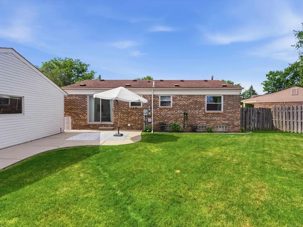 15637 Cox Street Clinton Charter Township MI 48038