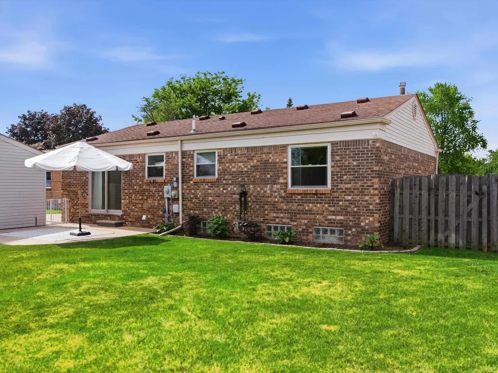 15637 Cox Street Clinton Charter Township MI 48038