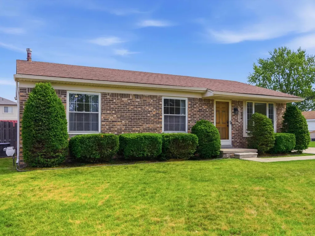 15637 Cox Street Clinton Charter Township MI 48038